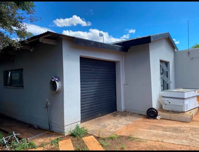 4 BEDROOM HOUSE FOR SALE IN MOKOPANE CENTRAL